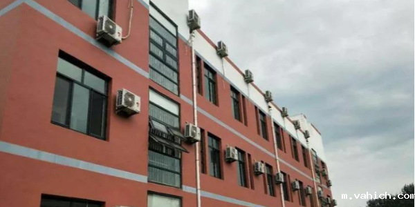 <i style='color:red'>智能空调远程控制</i>器，实现空调集中管理和高效节能