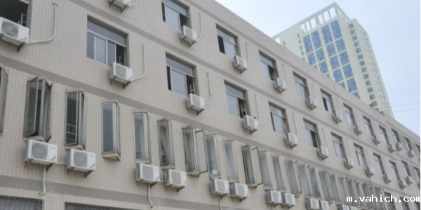 <i style='color:red'>空调智能远程控制器</i>，实现空调组网集中监控